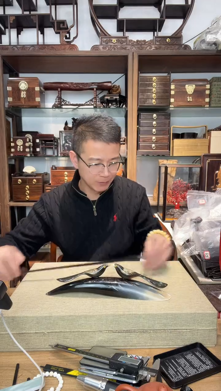 乌木类书架516角雕刻两只鸟摆件