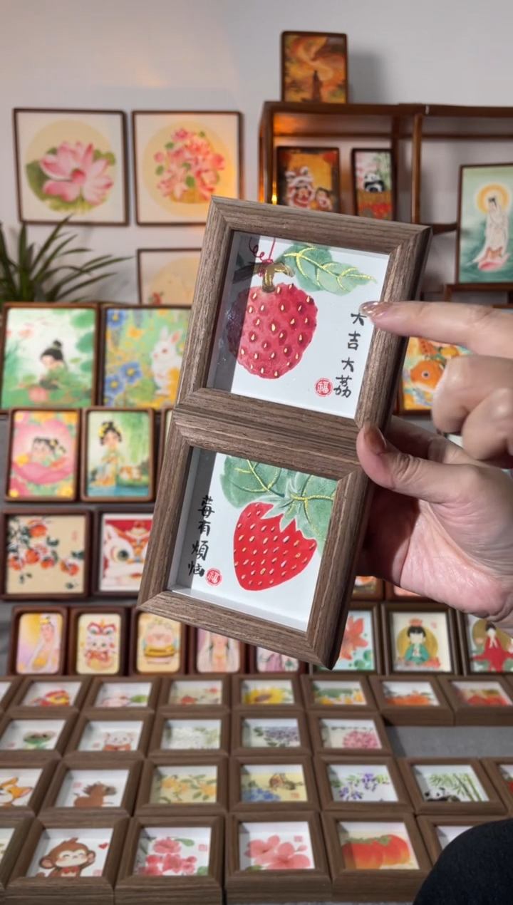 【闪购商品】国画【大吉大荔莓有烦恼】手绘国画摆台
