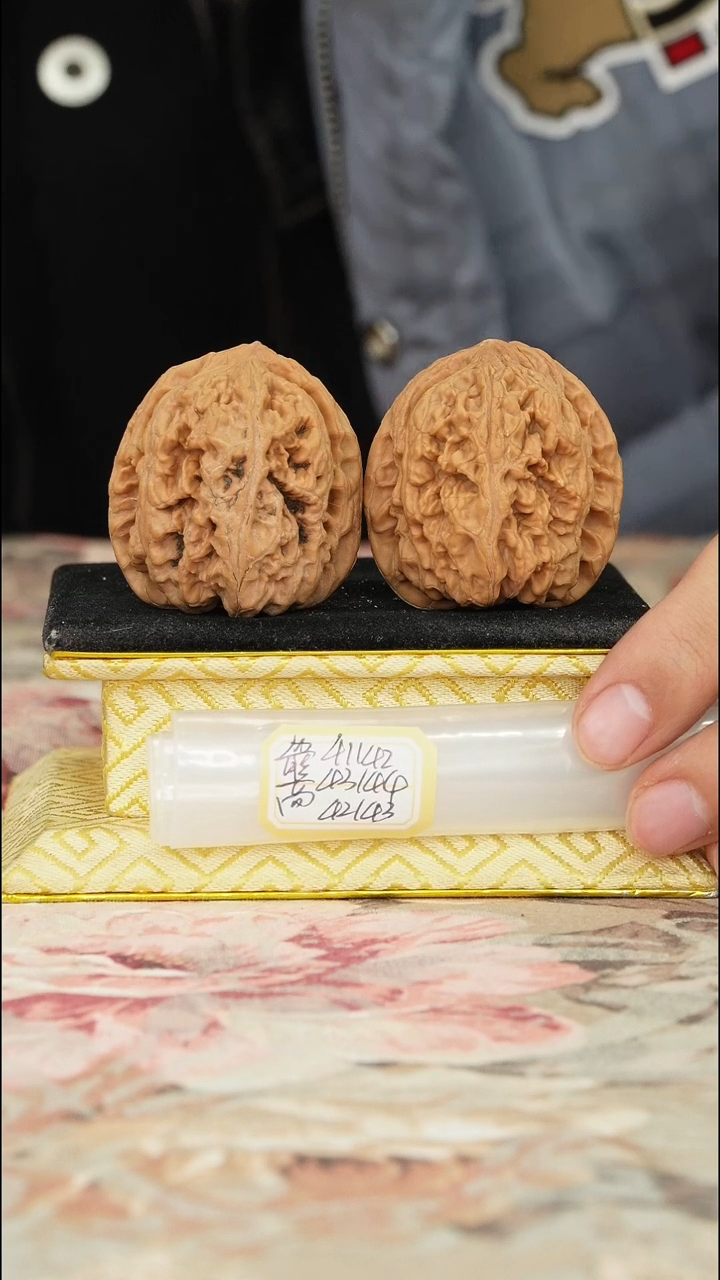 【闪购商品】文玩核桃把件非嫁接大粗筋微修