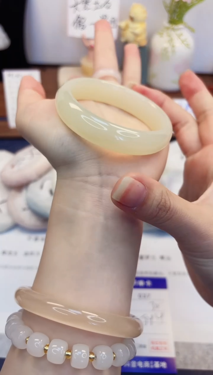 【闪购商品】石英质玉手镯未镶嵌37-晴水-圈口54