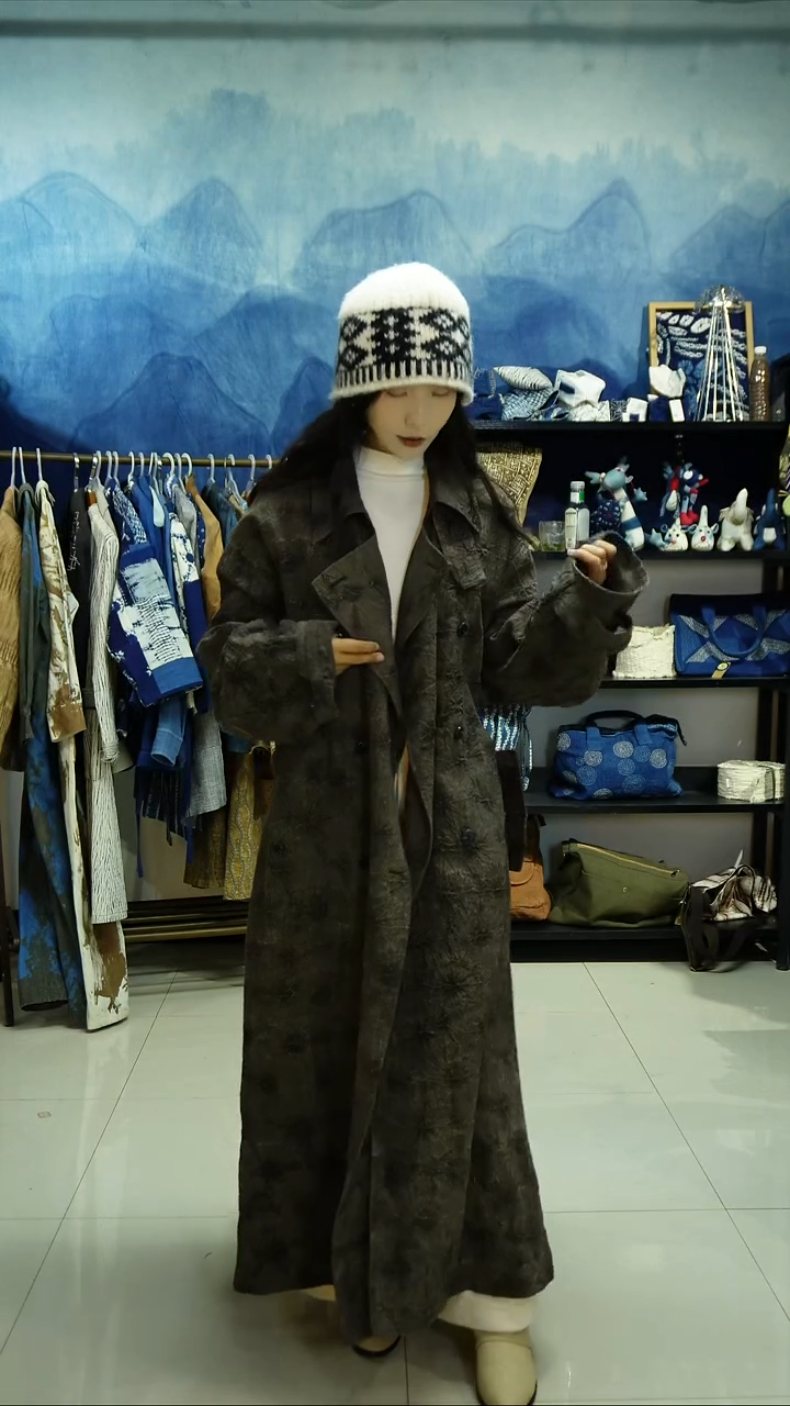 织绣手工扎花+柿染风衣