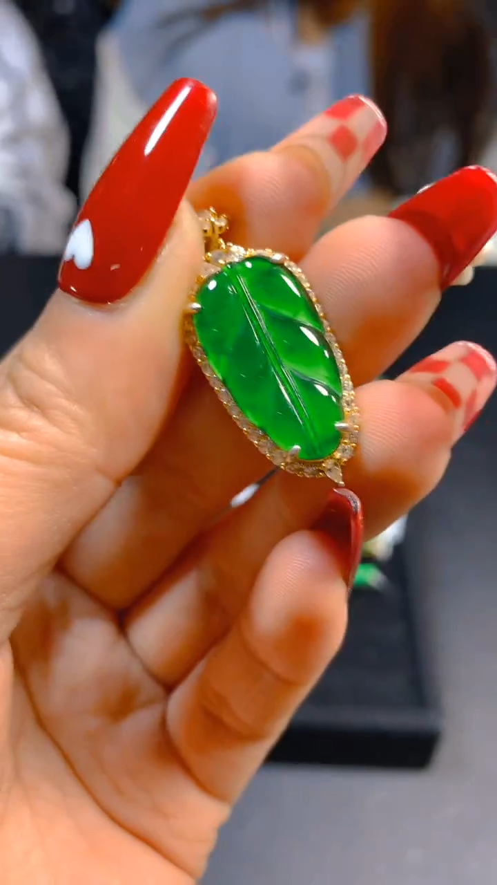 【闪购商品】翡翠吊坠(赠链)未镶嵌0649181400多样性发一