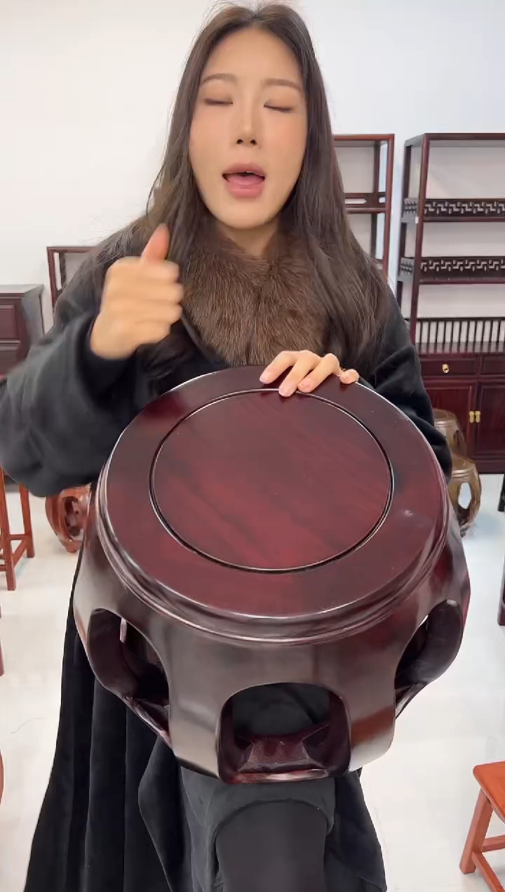 花梨木类家具一对亚花梨小号酸枝色鼓凳