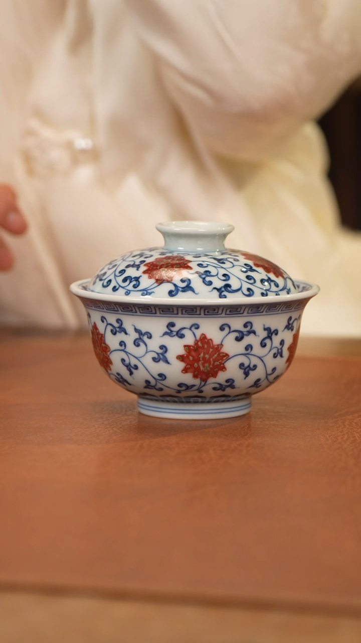 【闪购商品】杯和然窑青花釉里红缠枝花卉盖碗