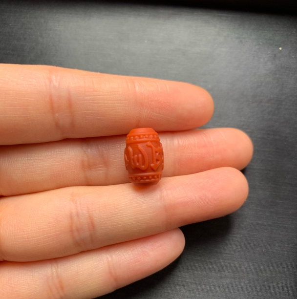 南红玛瑙六字真言桶珠10mm