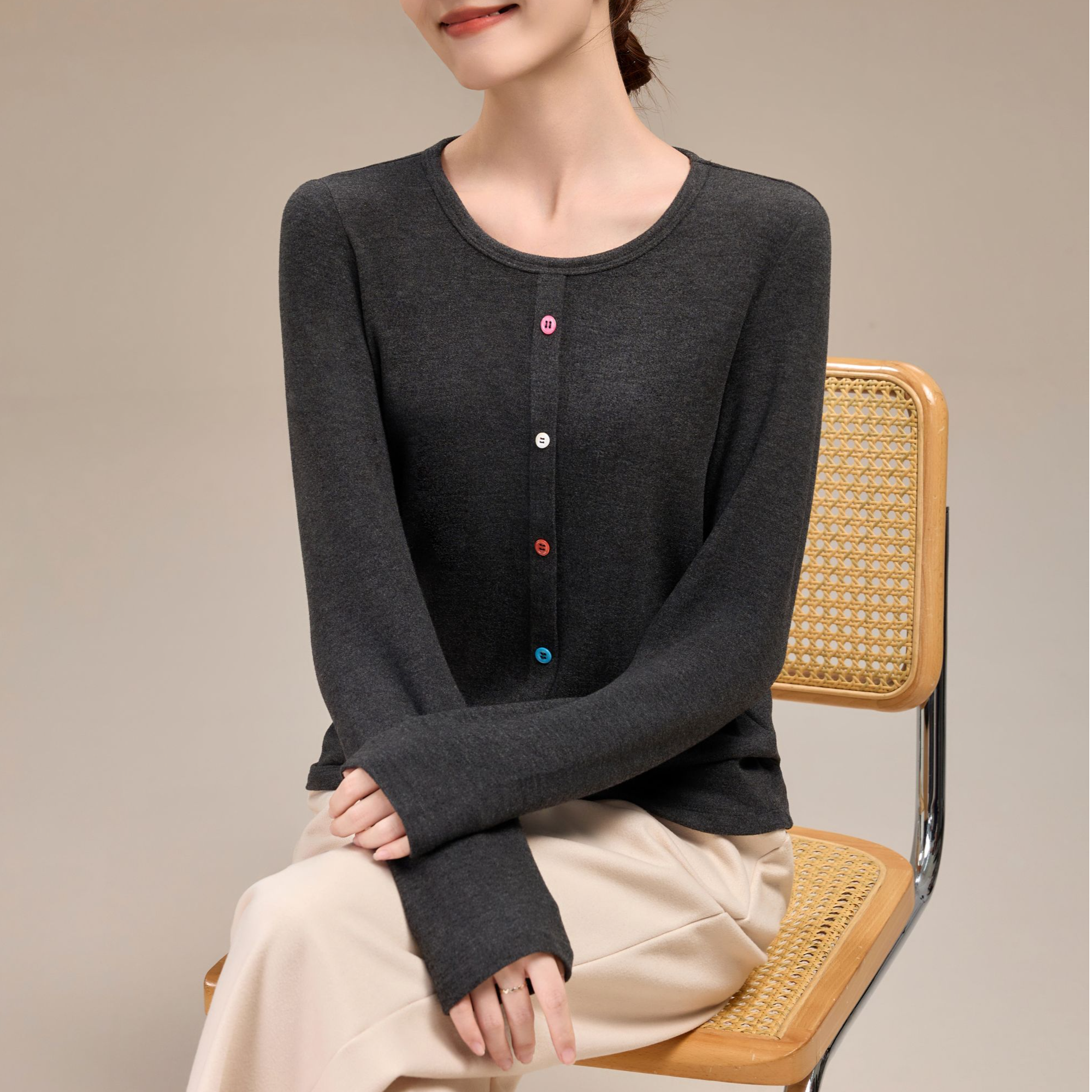 常规通勤风厚款潮牌女装圆领毛衣打底衫上衣长袖