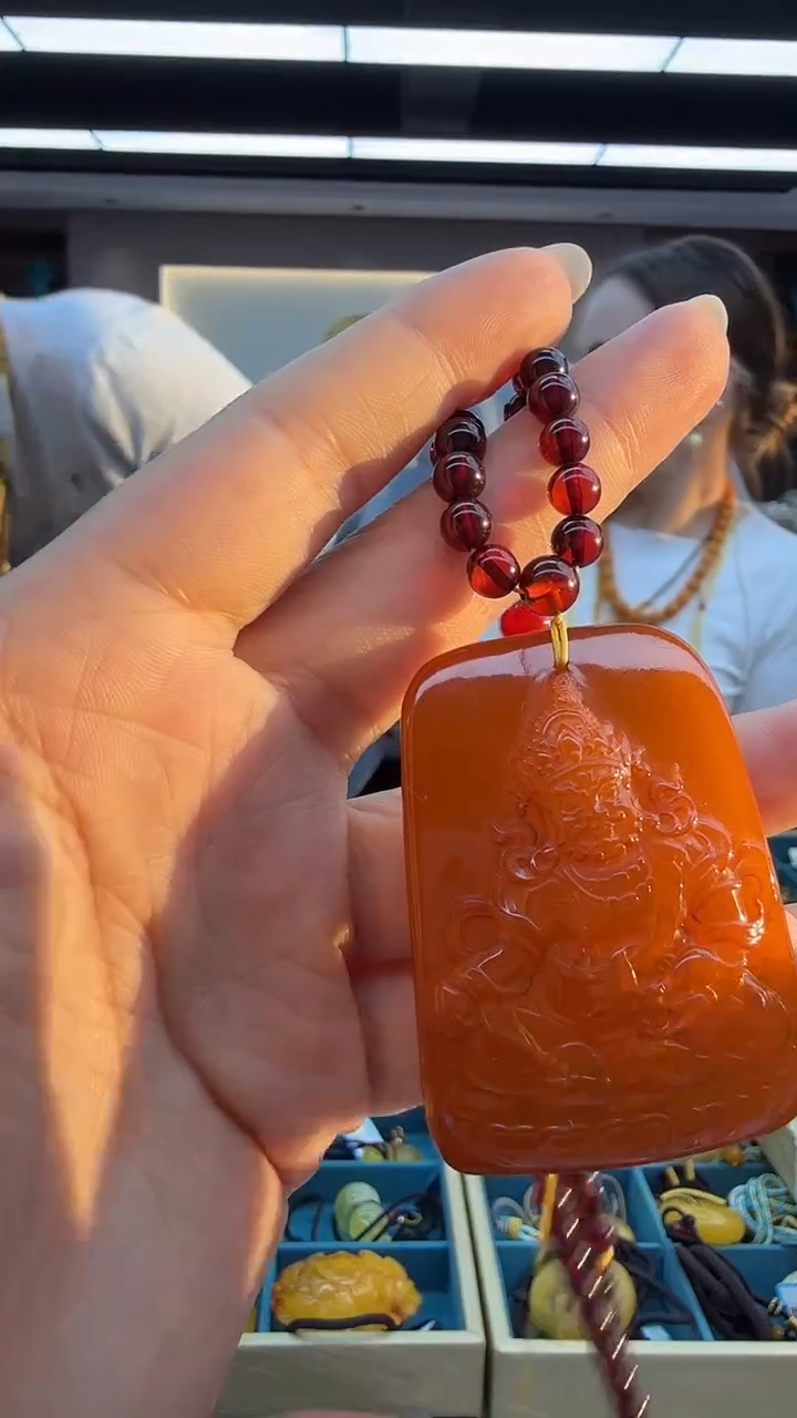 琥珀颈饰未镶嵌73秒拍号 假一罚三 