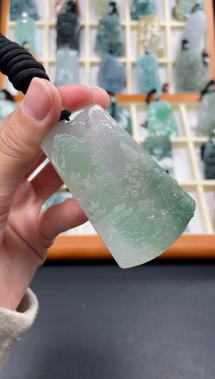 【闪购商品】翡翠颈饰未镶嵌山水