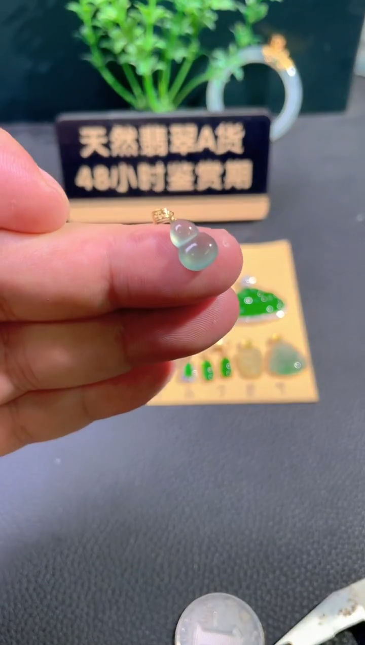 颈饰18K金镶嵌翡翠翡翠