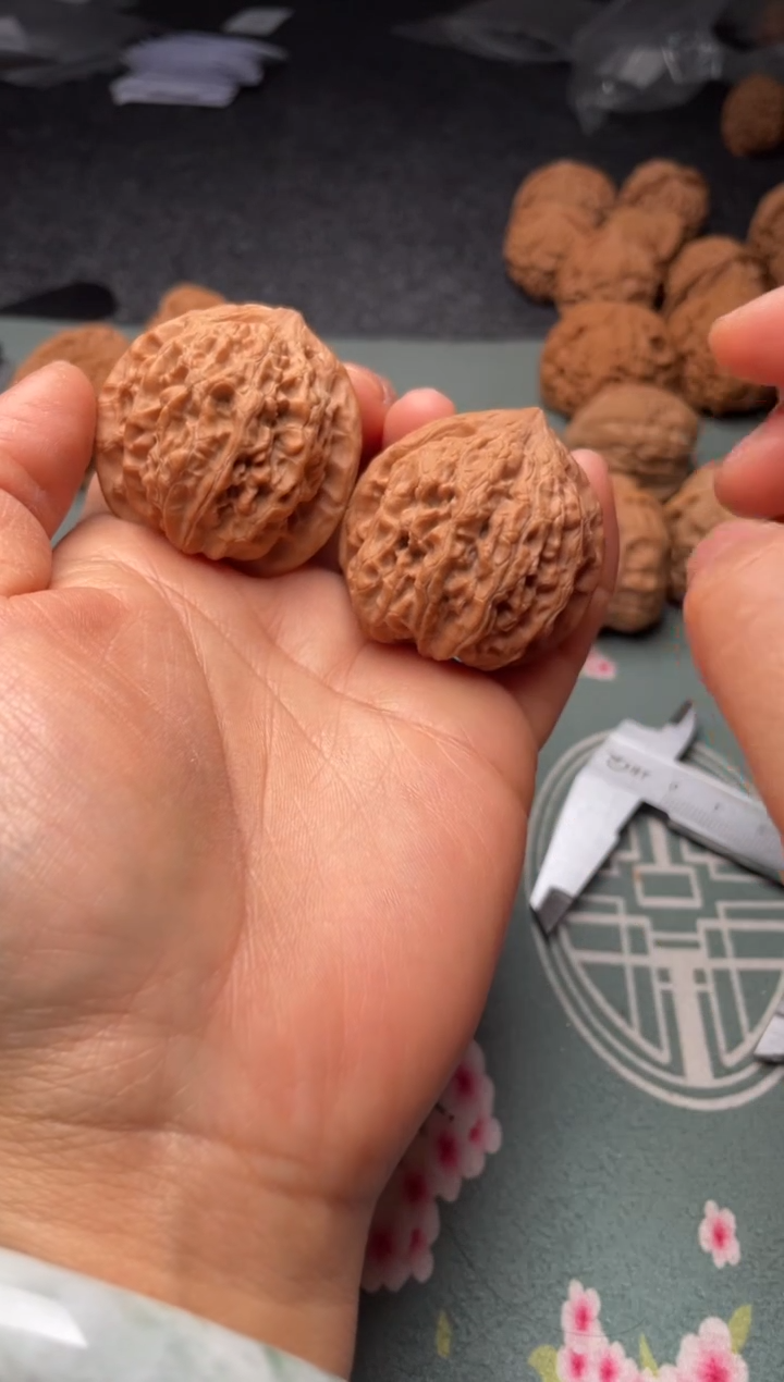 把件文玩核桃w206  牡丹40尺