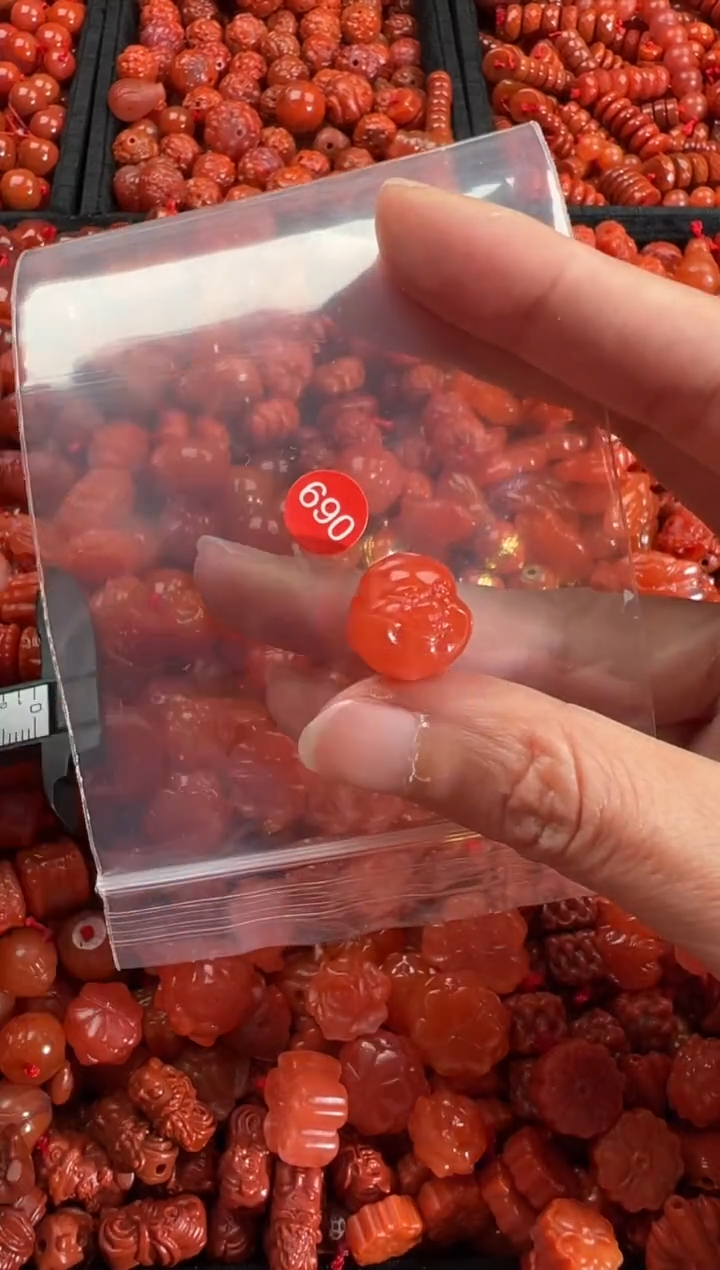 【闪购商品】南红玛瑙未镶嵌颈饰1