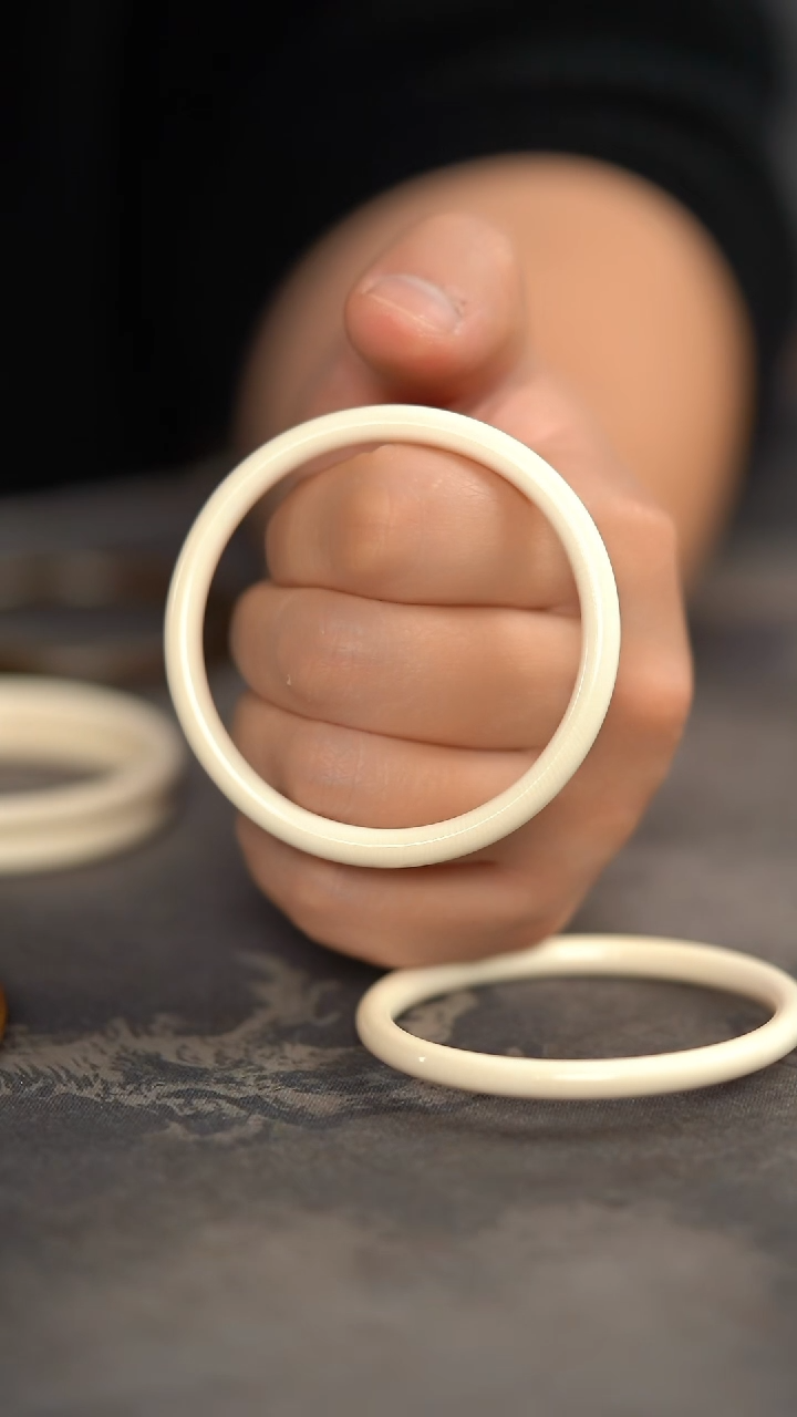 【闪购商品】金丝楠木雕57圈口小棍镯