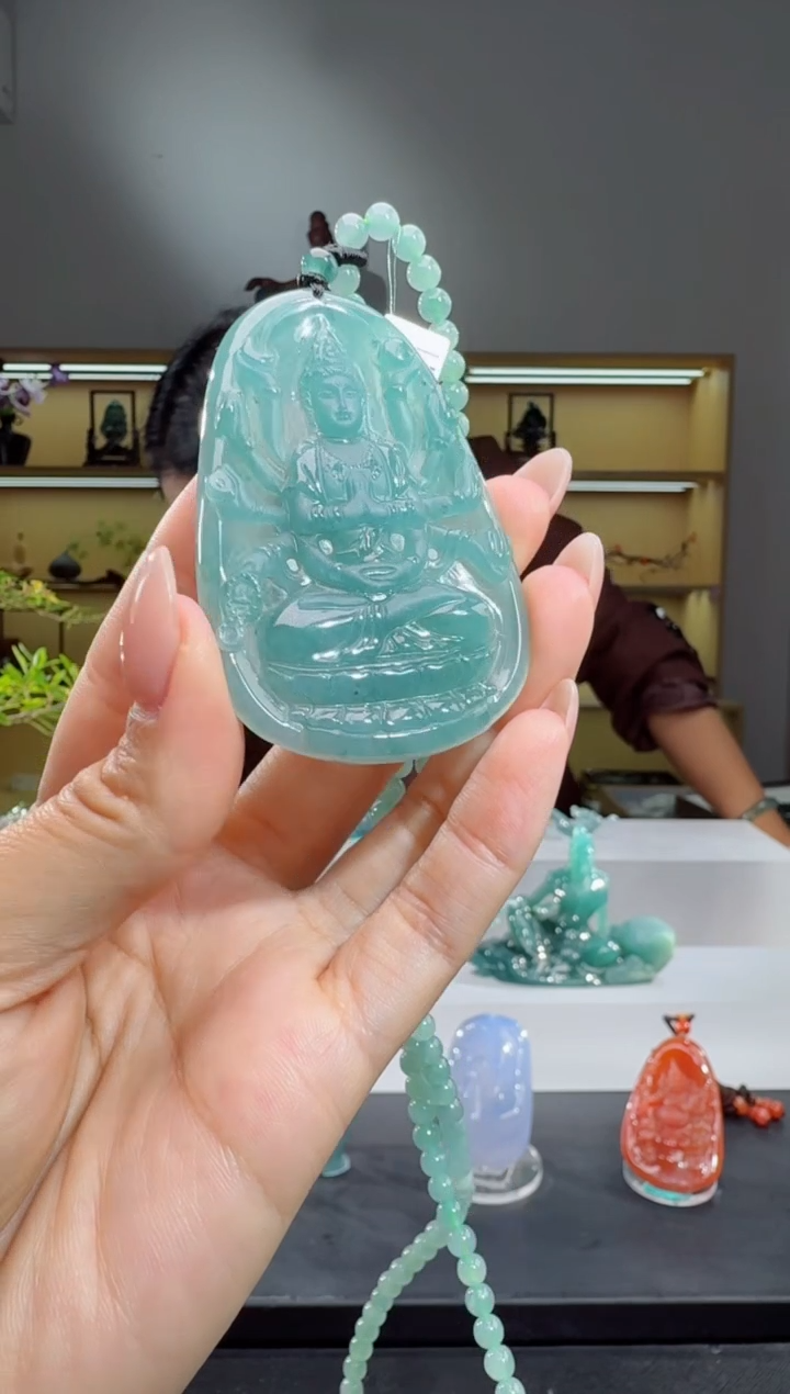 吊坠(赠链)未镶嵌翡翠千手观音（多样性发其一）