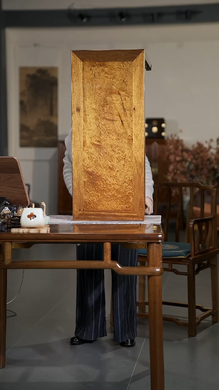 金丝楠龙胆纹小条案81/37/75cm