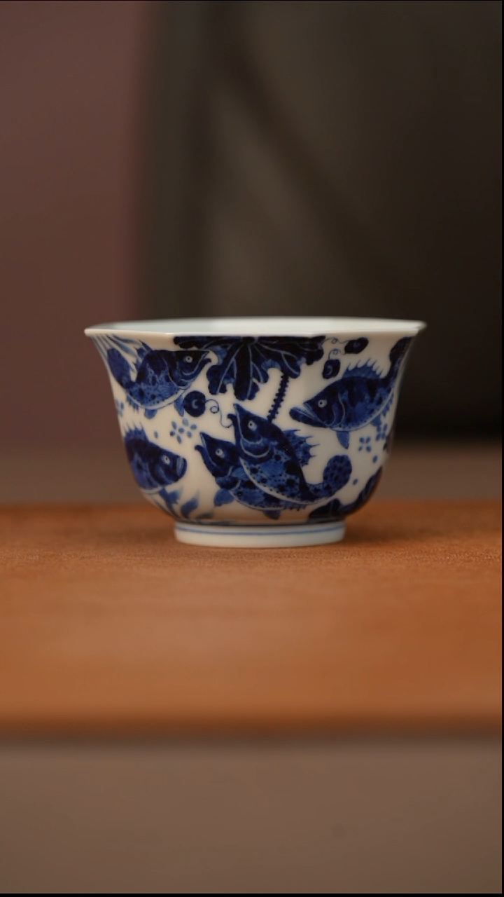 瓷又见春风鱼藻纹八方杯