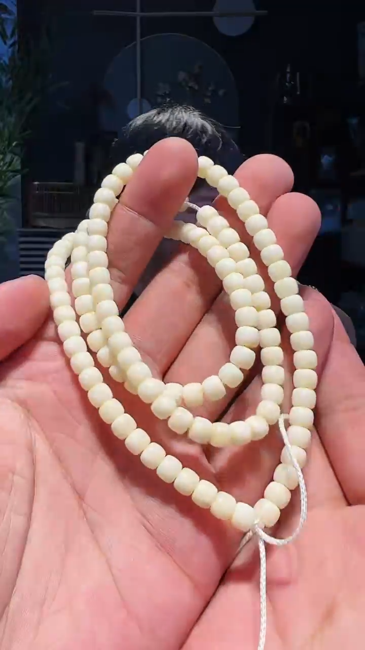 【闪购商品】蜜蜡手串未镶嵌6大+108多圈