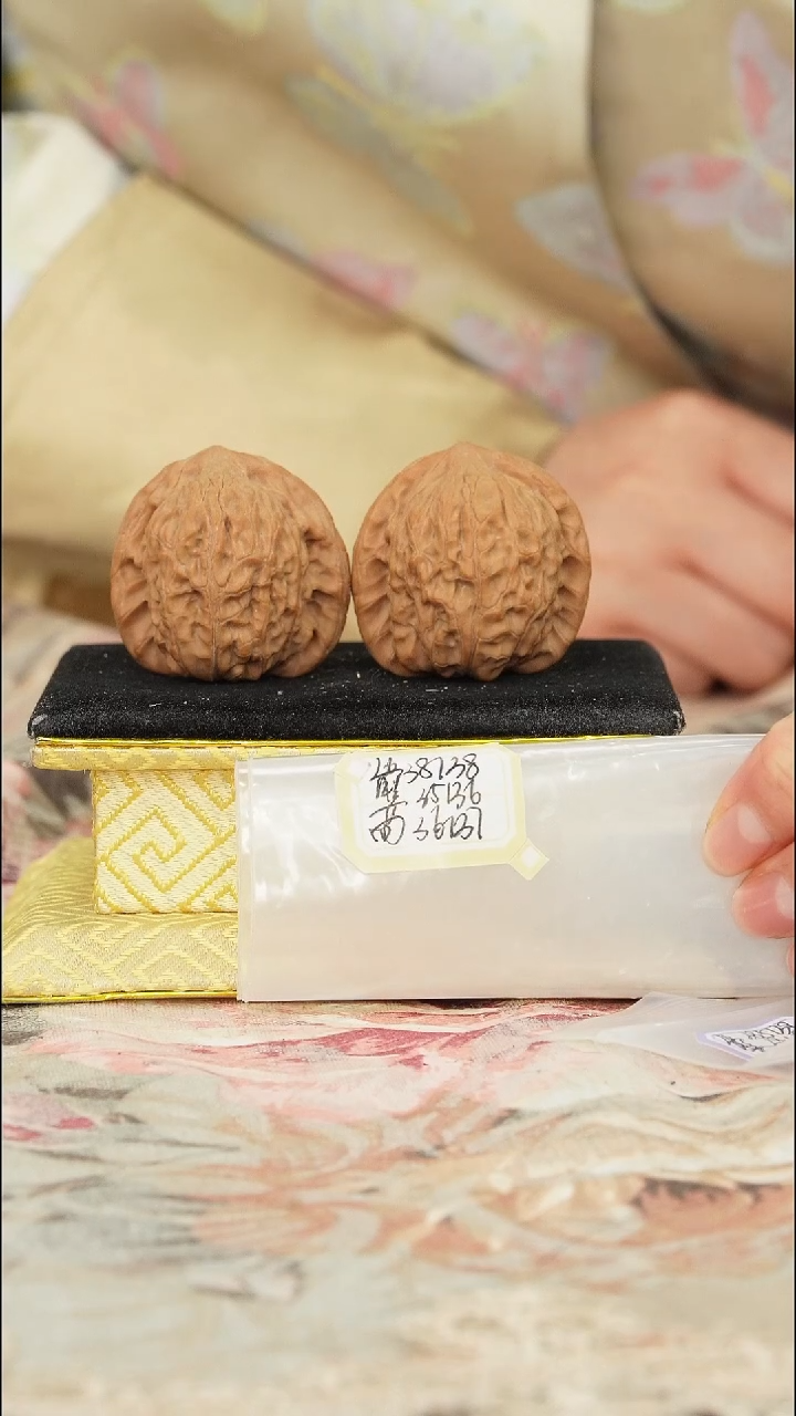 【闪购商品】文玩核桃把件非嫁接将军帽