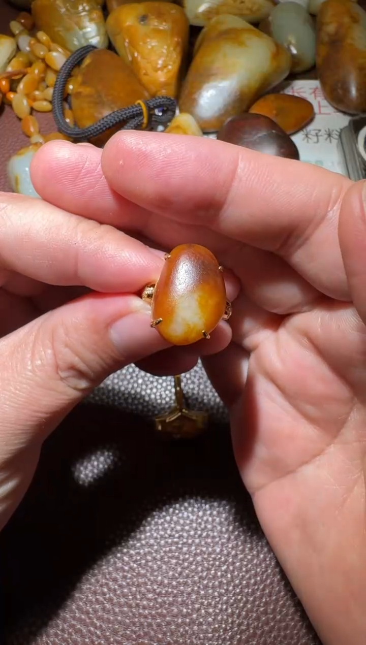 【闪购商品】和田玉戒指18K金镶嵌和田玉