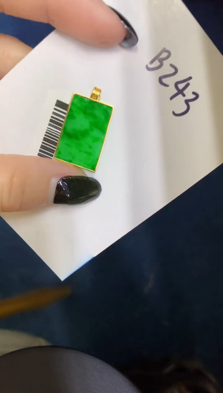 【闪购商品】翡翠18K金镶嵌颈饰00000000000