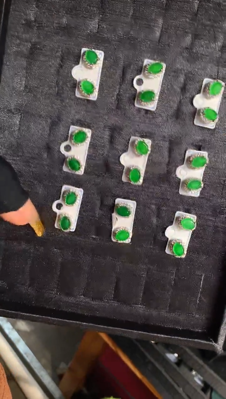 【闪购商品】定制翡翠未镶嵌18定制翡翠-多样性发货（发其一）