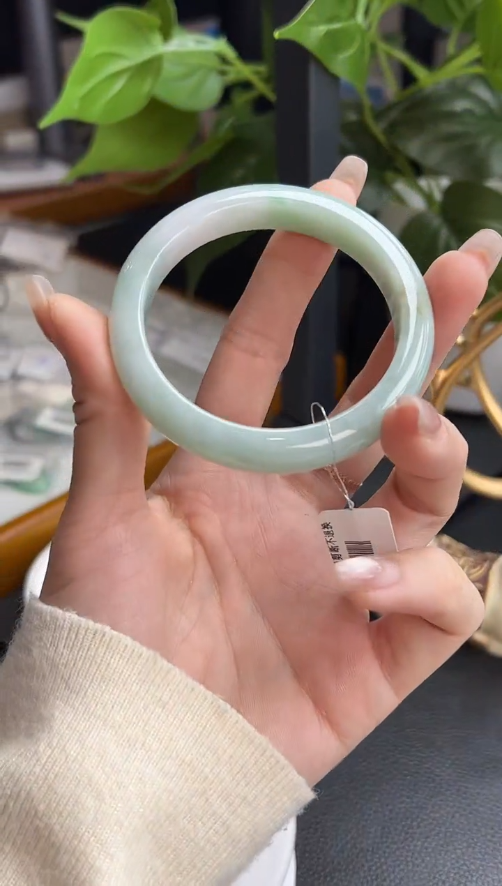 【闪购商品】翡翠手镯未镶嵌手镯 54圈口