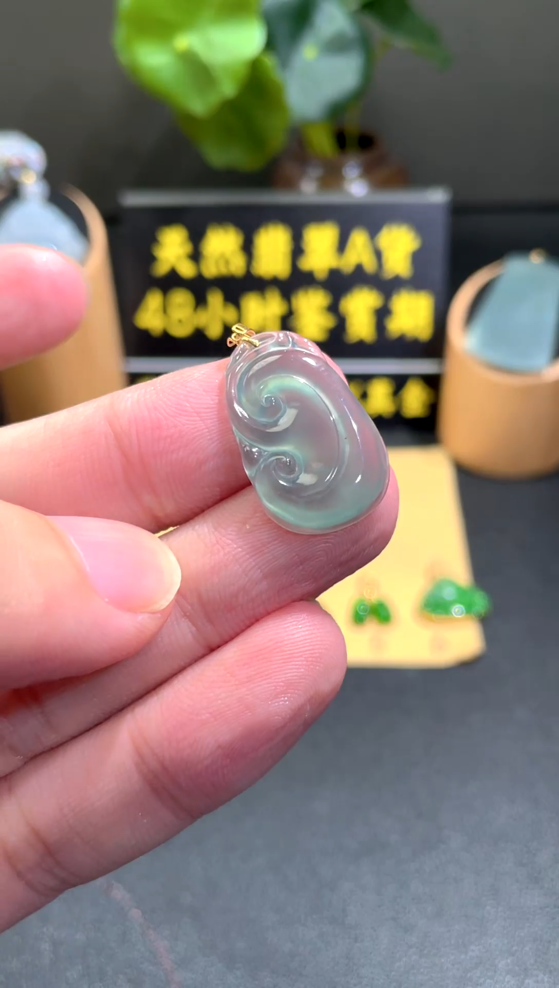 颈饰18K金镶嵌翡翠翡翠A货