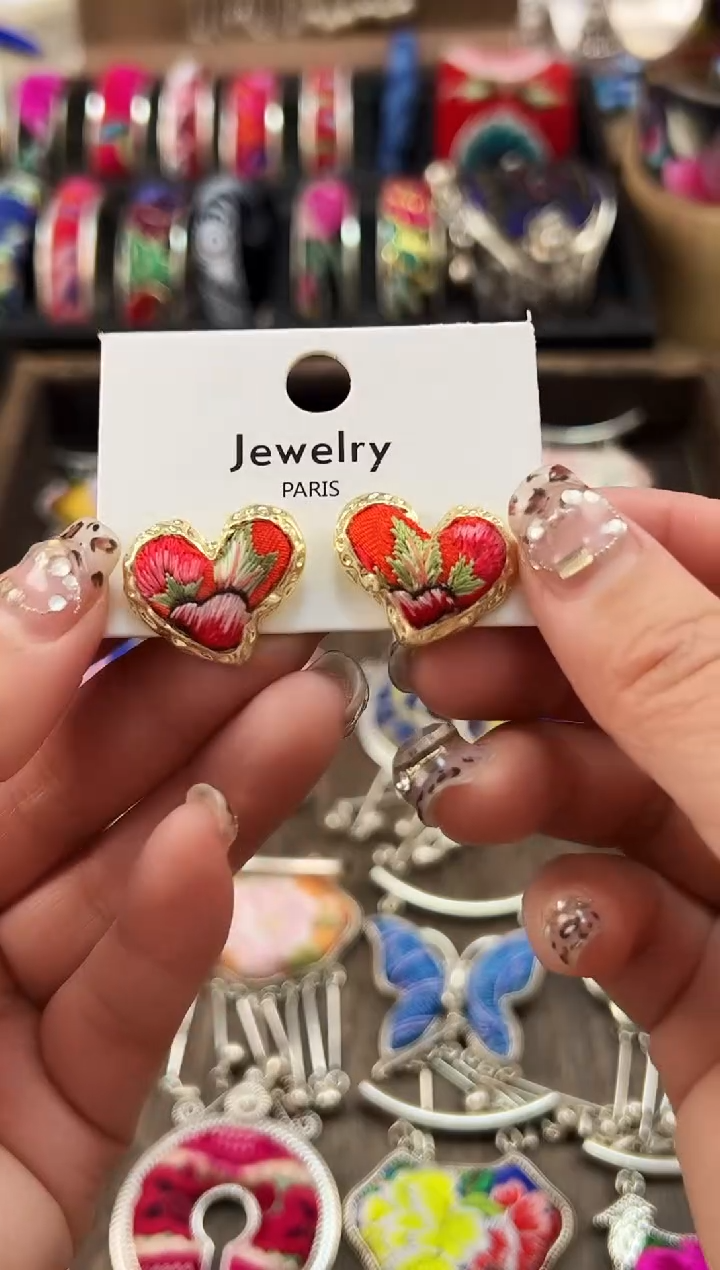 【闪购商品】织绣民族风老绣饰品093