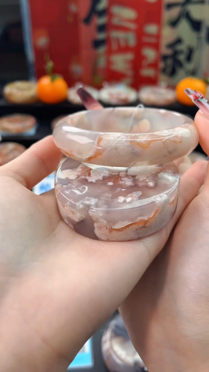 【闪购商品】石英质玉手镯未镶嵌赠送镯心（62圈口)