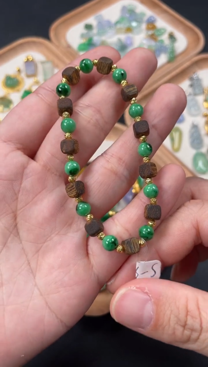 翡翠18K金镶嵌套链一个    P159