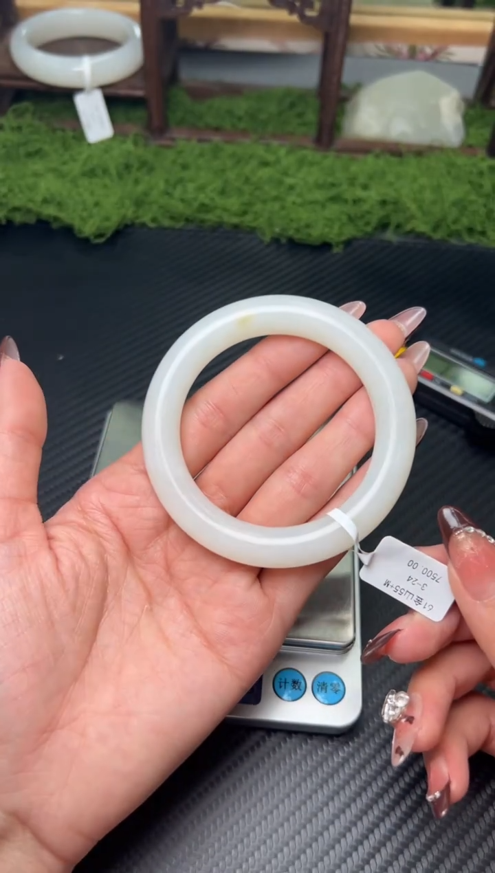 未镶嵌手镯和田玉且末金山微色差55+M