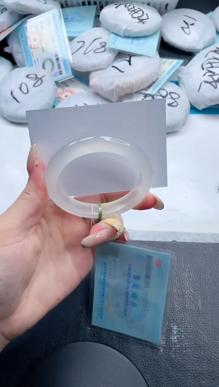 石英质玉手镯未镶嵌24V225-54