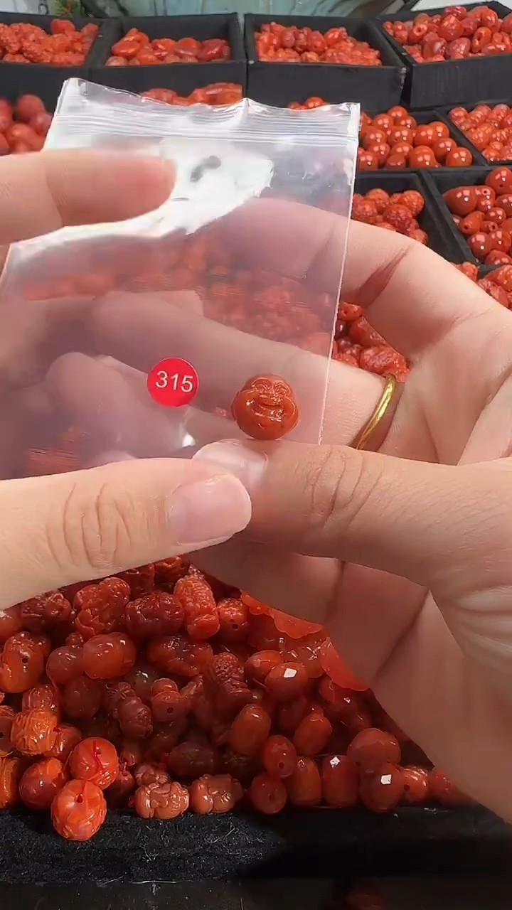 颈饰未镶嵌南红玛瑙1
