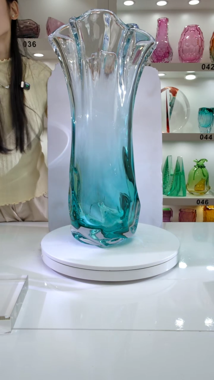 南****宝湖水绿色荷叶边口大花瓶