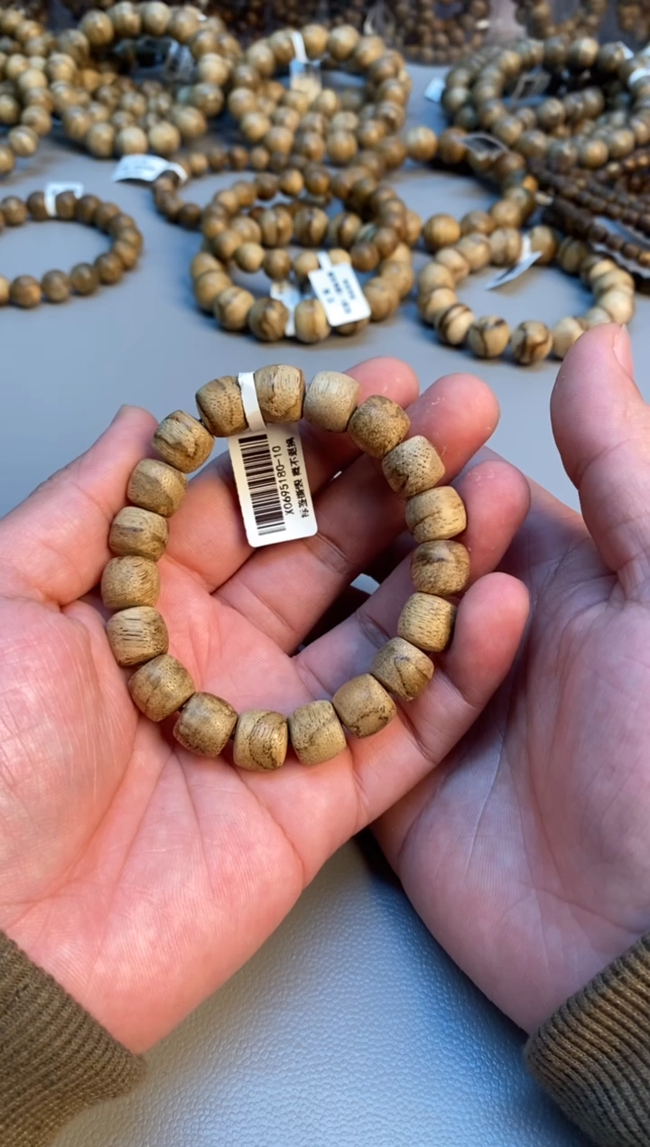 沉香手串 马尼涝老型单圈1.1多样性发其一