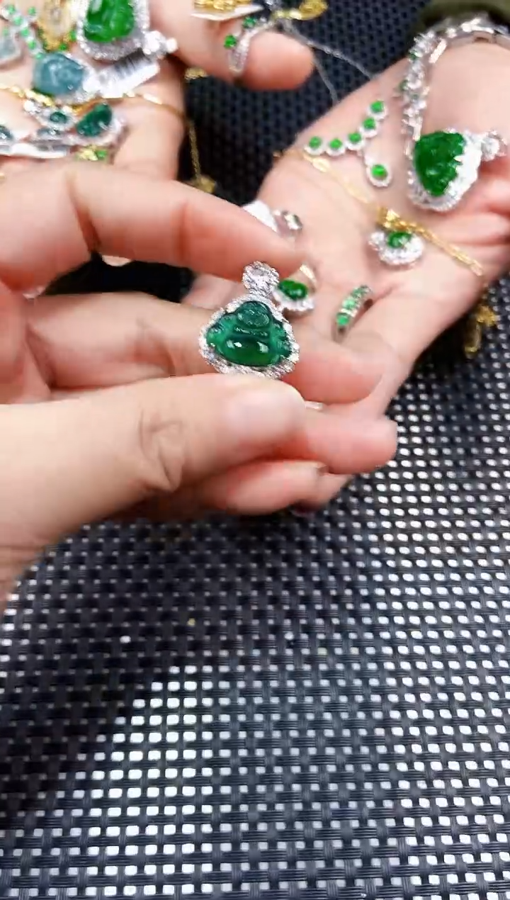 【闪购商品】翡翠吊坠(不含链)未镶嵌11111111