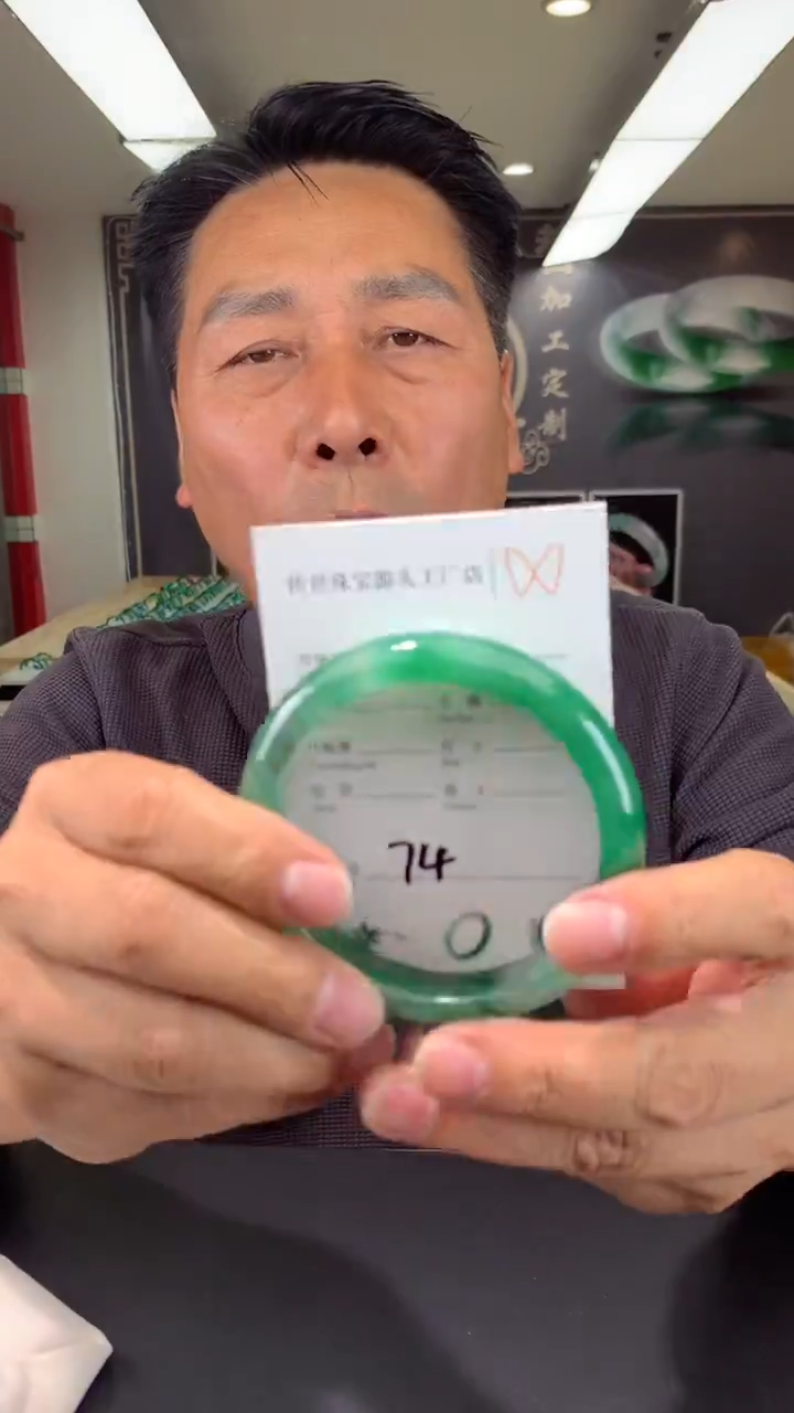 【闪购商品】石英质玉手镯未镶嵌64