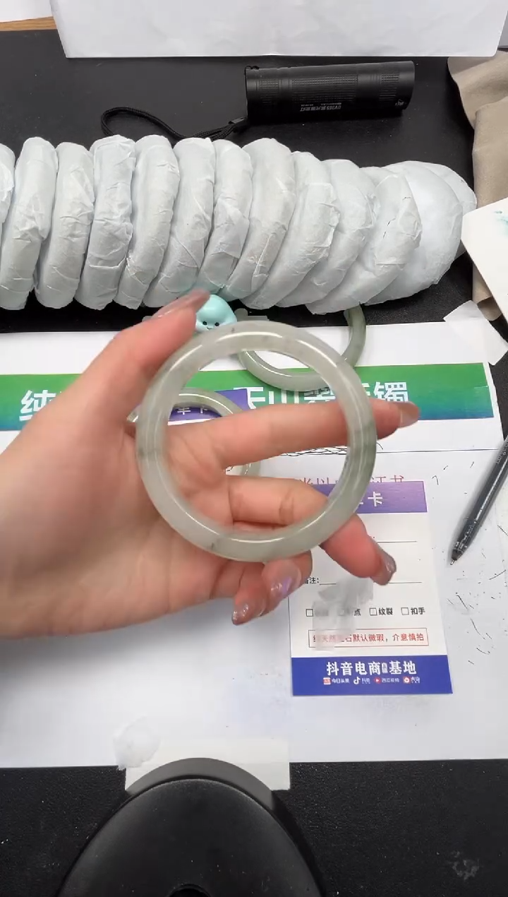 【闪购商品】石英质玉手镯未镶嵌375-60.1