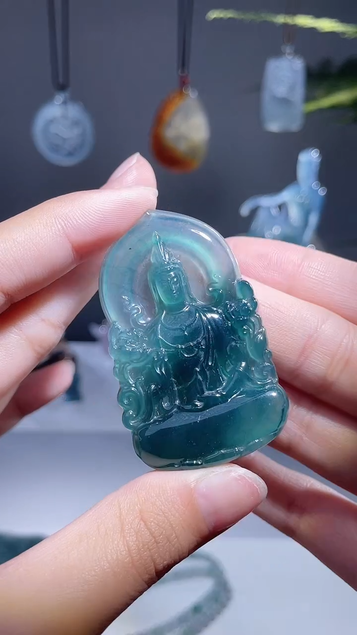 颈饰未镶嵌翡翠观音