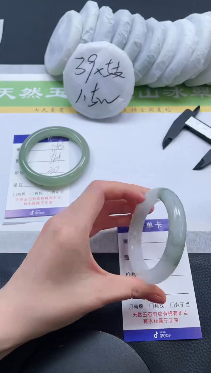 【闪购商品】石英质玉手镯未镶嵌A17-53+