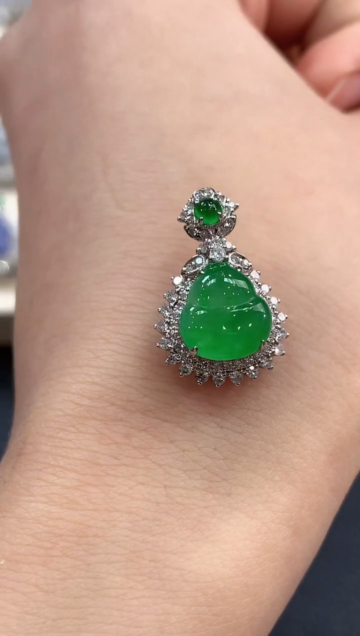 【闪购商品】翡翠吊坠(不含链)18K金镶嵌C96