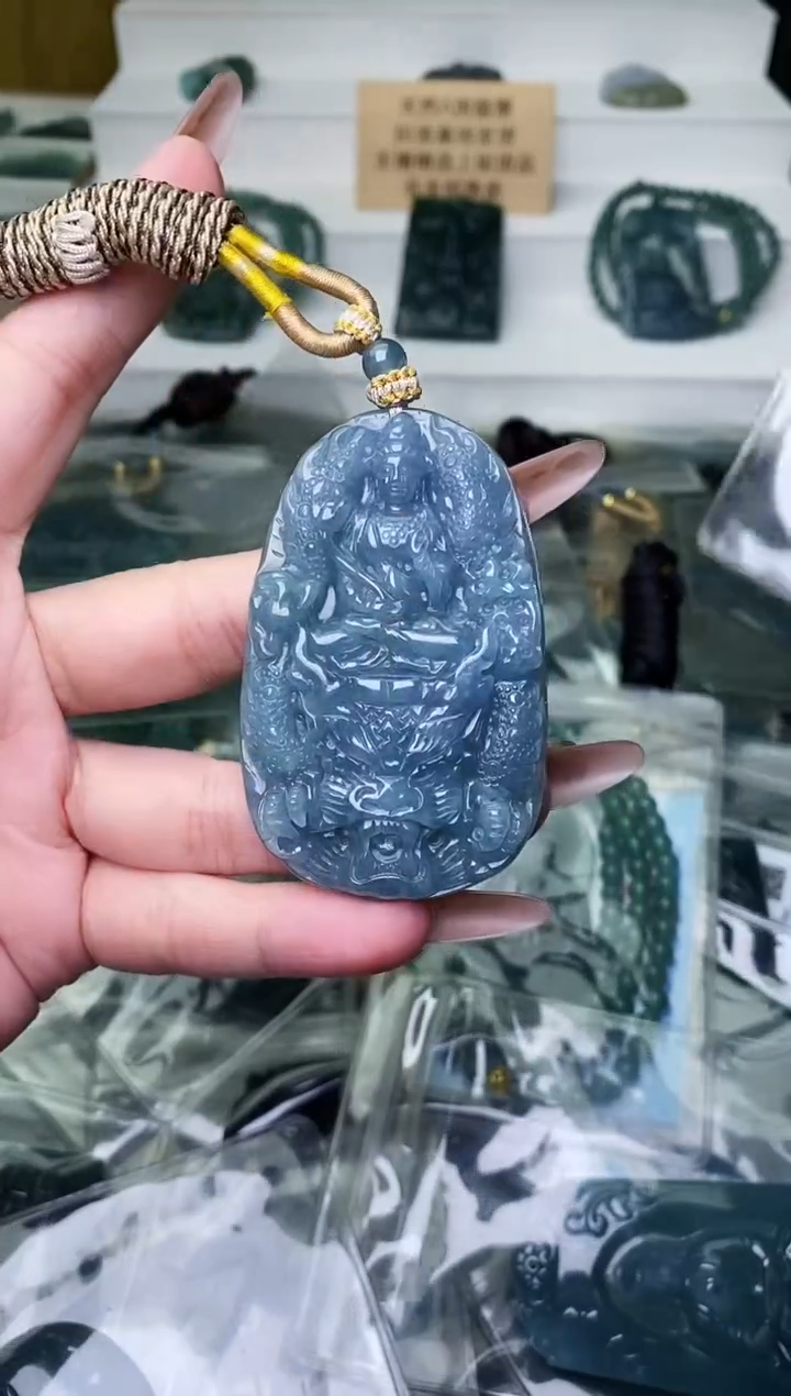 颈饰未镶嵌翡翠 