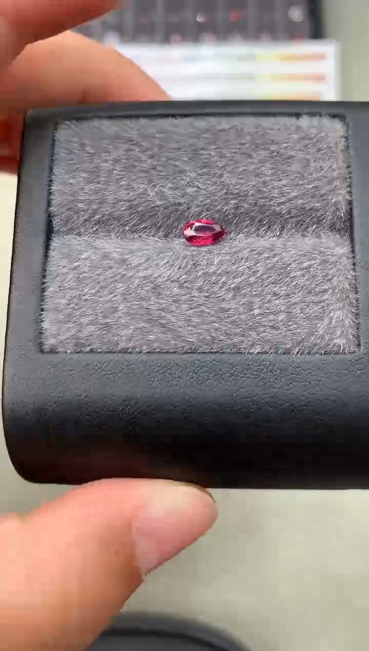 【闪购商品】定制尖晶石裸石未镶嵌0.55ct 水滴 红色调