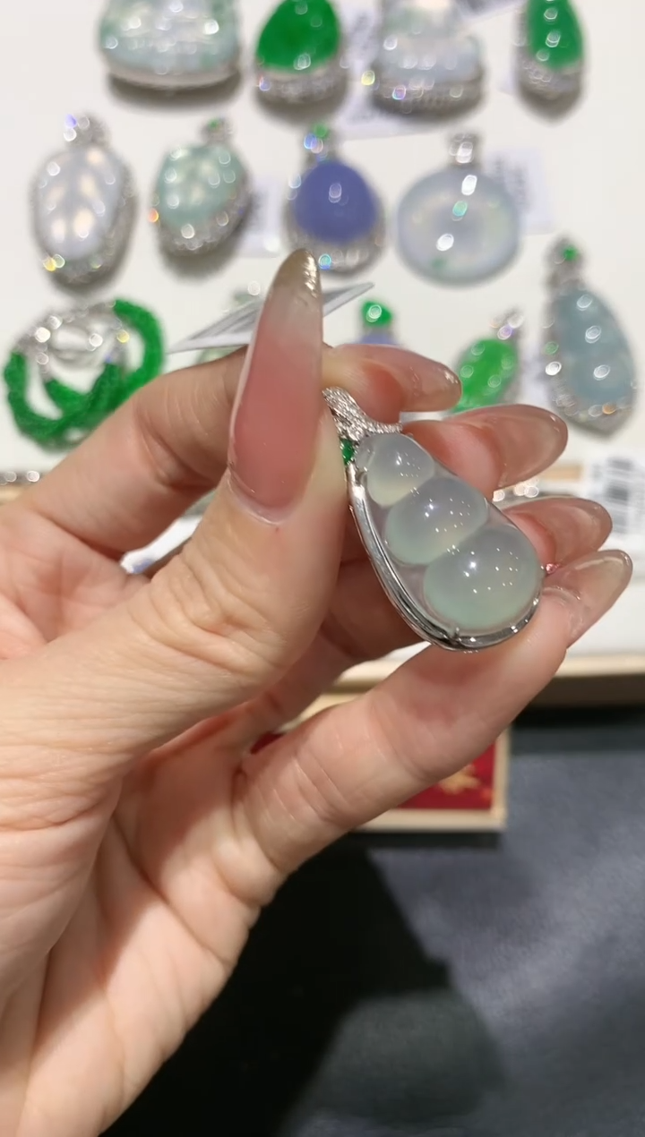 【闪购商品】翡翠吊坠(不含链)18K金镶嵌团购1