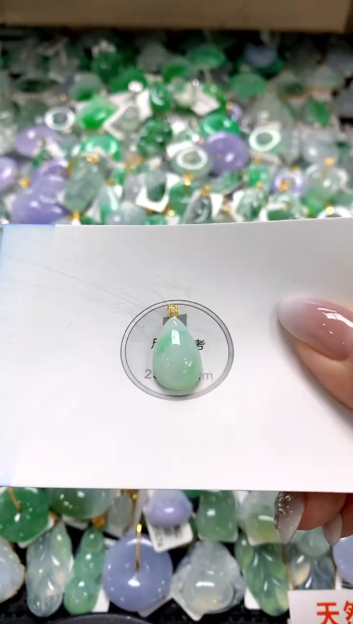 颈饰18K金镶嵌翡翠1111111111111111