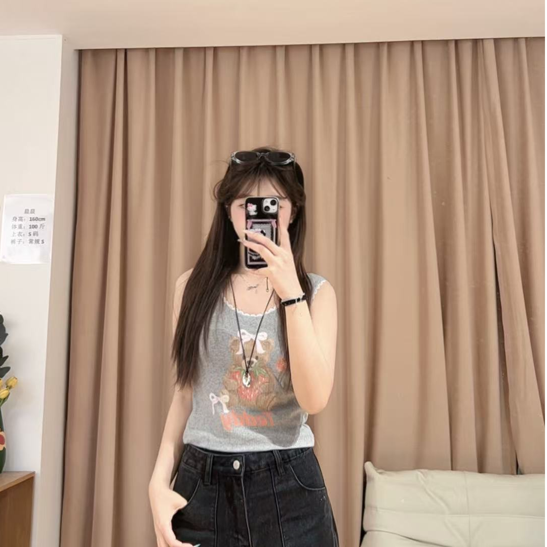 13842余小鱼【草莓熊】灰色卡通印花蕾丝边夏季U领背心女装