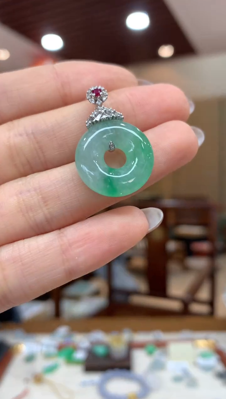吊坠(不含链)18K金镶嵌翡翠甜甜圈
