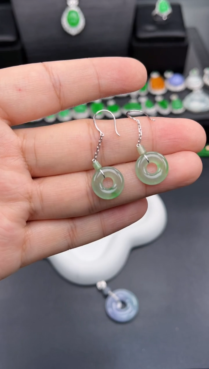 翡翠18K金镶嵌耳饰多人