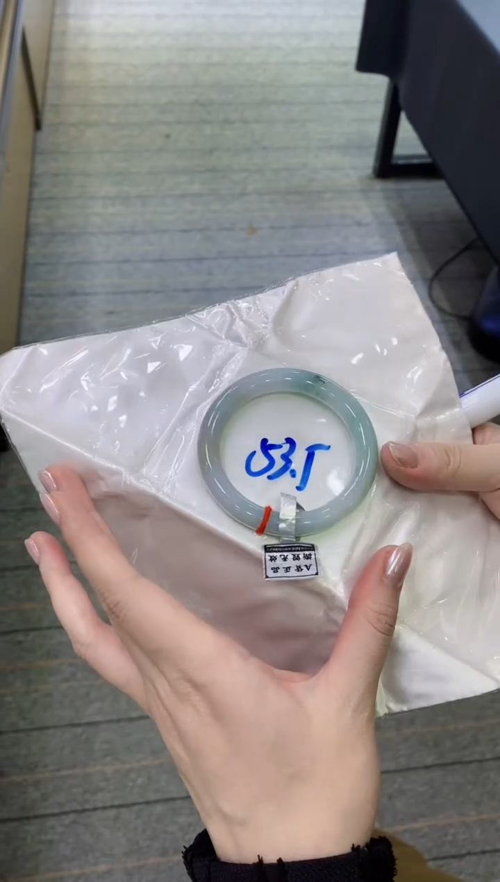 【闪购商品】翡翠手镯未镶嵌             