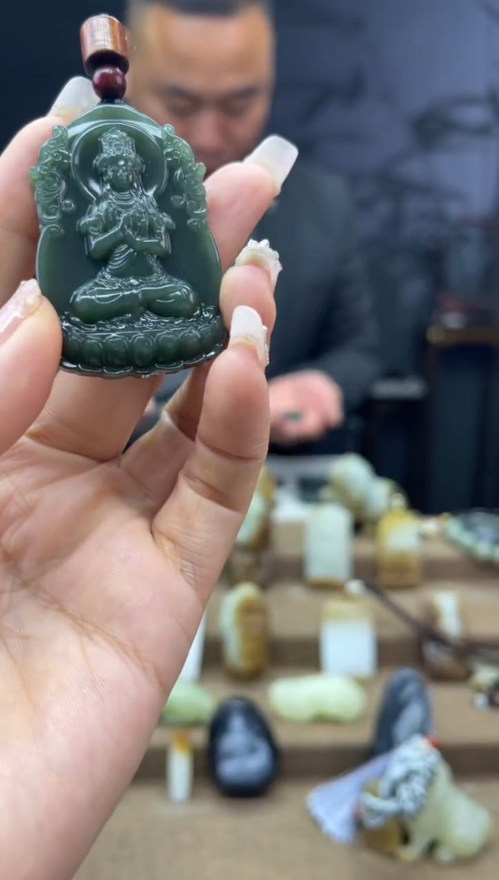 颈饰未镶嵌和田玉1