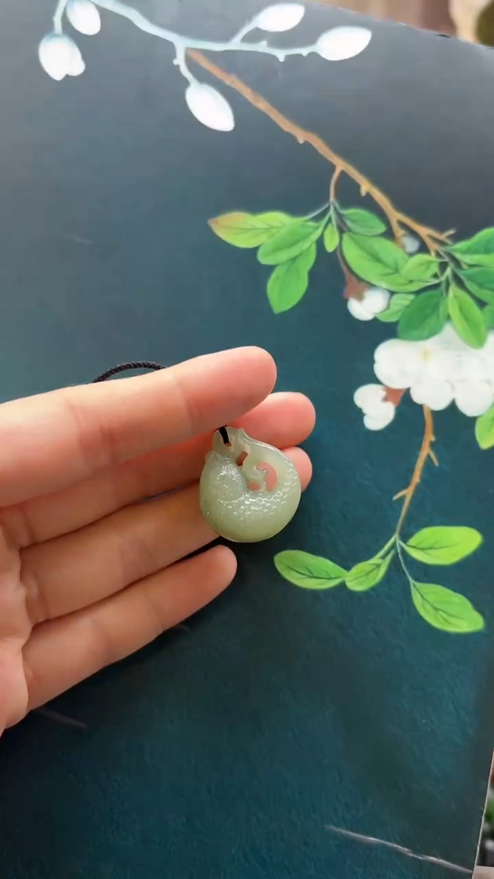 颈饰未镶嵌和田玉吊坠